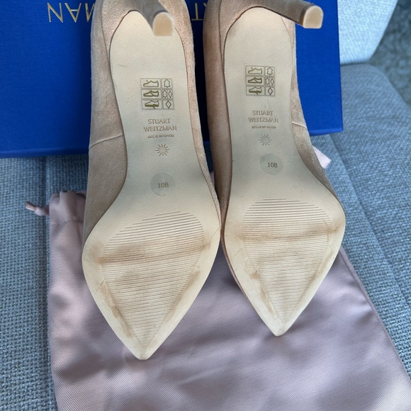 Stuart Weitzman Beige Suede Heels - Picture 5 of 6